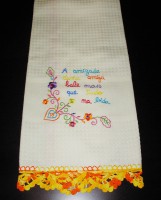 Pano Bordado "Amizade" - Acabamento em Crochet